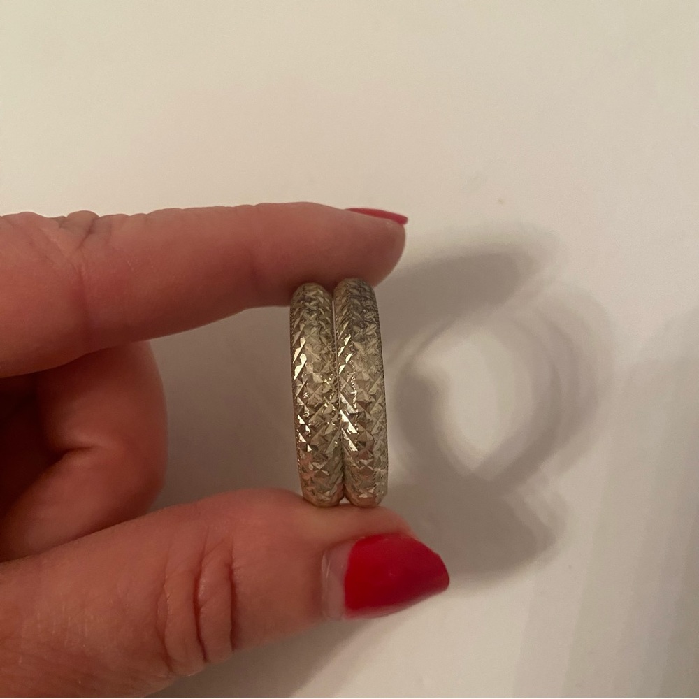 EARRINGS STERLING SILVER 925 HOOPS DIAMOND CUT DESIGN 1” HINGED SNAPBACK 4.2 g - Picture 4 of 8